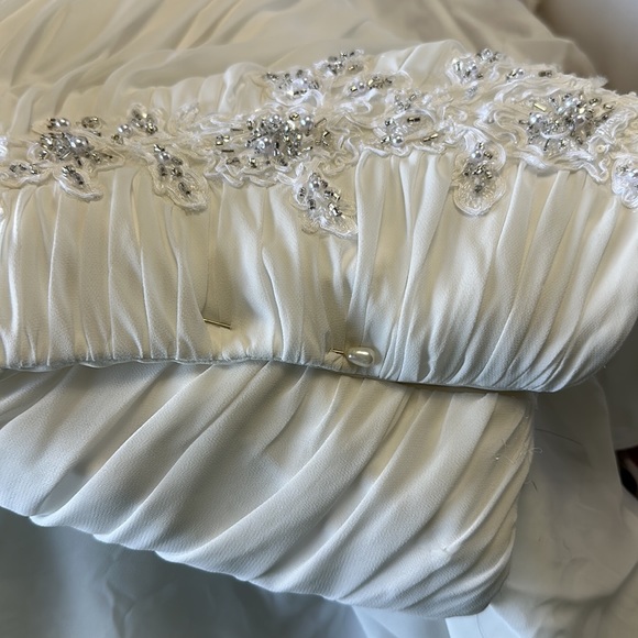 DAVID'S BRIDAL COLLECTION
STYLE# V3398 - Picture 8 of 13